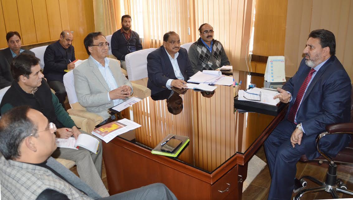 Altaf Bukhari visits Azad Basti fire victims, announces Rs 205000